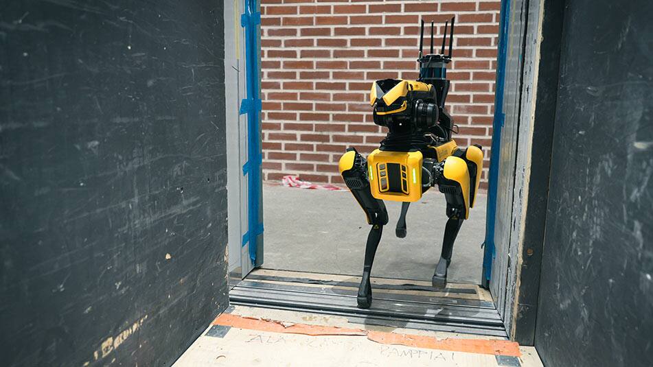 В KONE навчають собаку-робота «розмовляти» з ліфтами, щоб він міг самостійно пересуватися об’єктом, не заважаючи людям.